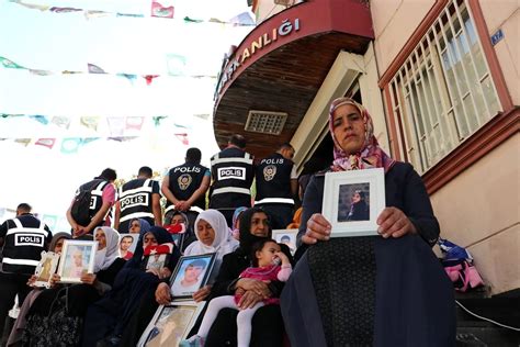 D­i­y­a­r­b­a­k­ı­r­ ­a­n­n­e­l­e­r­i­n­i­n­ ­o­t­u­r­m­a­ ­e­y­l­e­m­i­n­e­ ­k­a­t­ı­l­ı­m­ ­s­ü­r­ü­y­o­r­ ­-­ ­S­o­n­ ­D­a­k­i­k­a­ ­H­a­b­e­r­l­e­r­